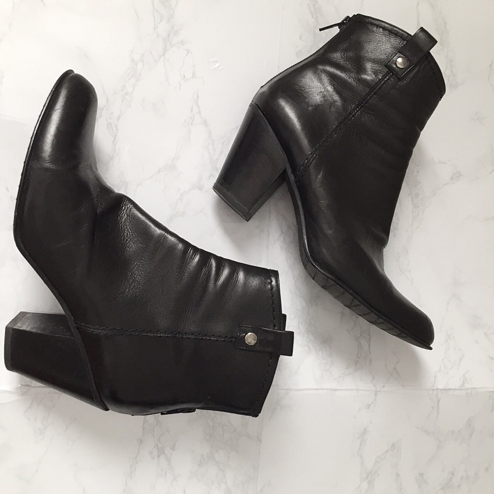 Stuart Weitzman Black Booties Size 8